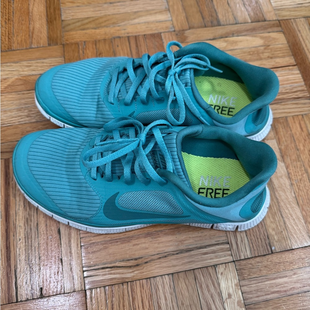 Nike Free Runs Size 8.5